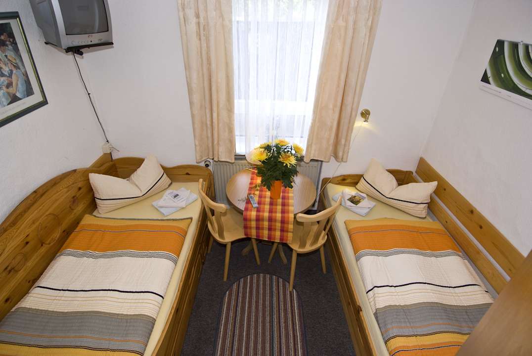 Zwei-Bett-Zimmer Pension Cafe Karina