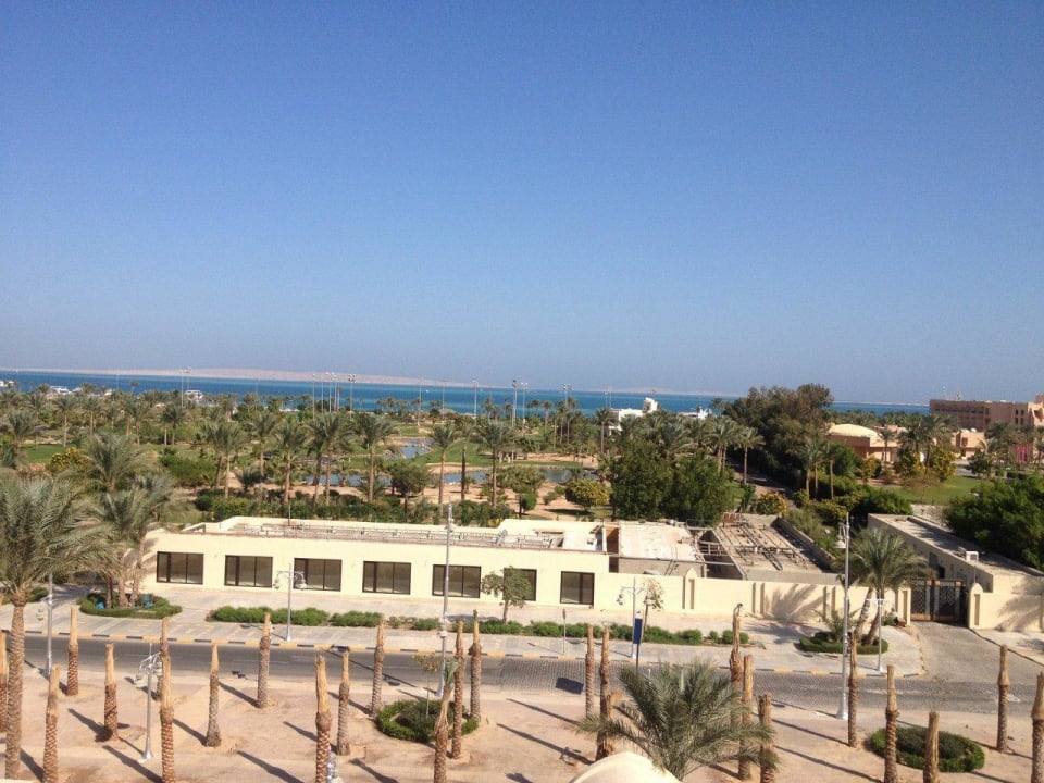 Вид из Скай-бара Steigenberger Aqua Magic