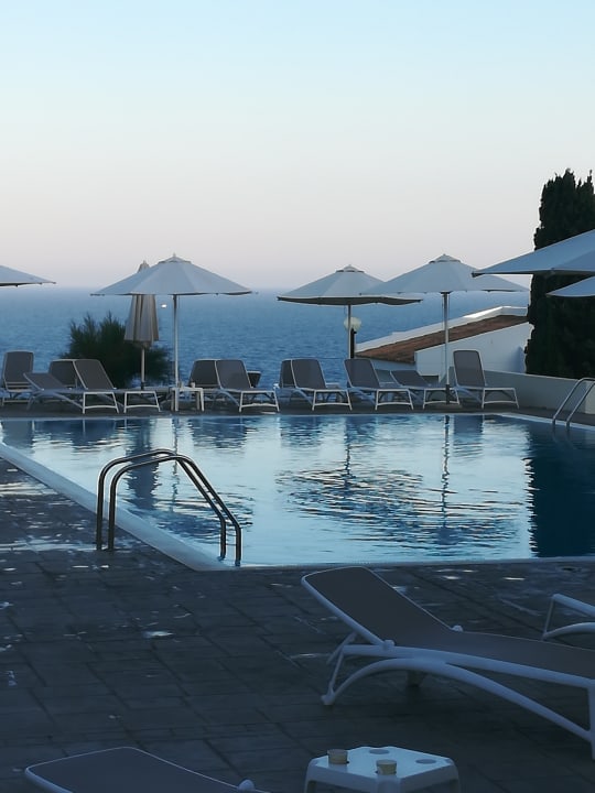 Pool blau punta reina