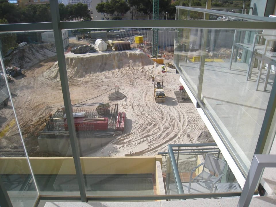 Baustelle nebenan. Aus meinem Balkon fotografiert. Hotel Timor