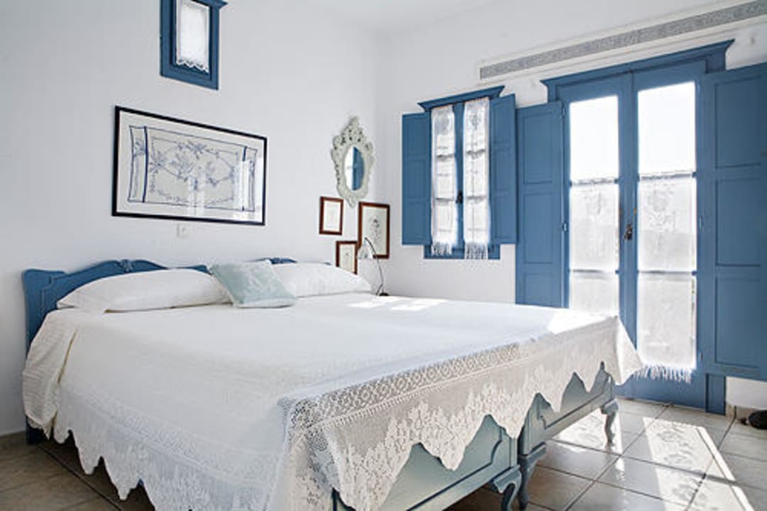 King Size bed on Mezzanine of 50m2 house Aegagros Caldera Houses