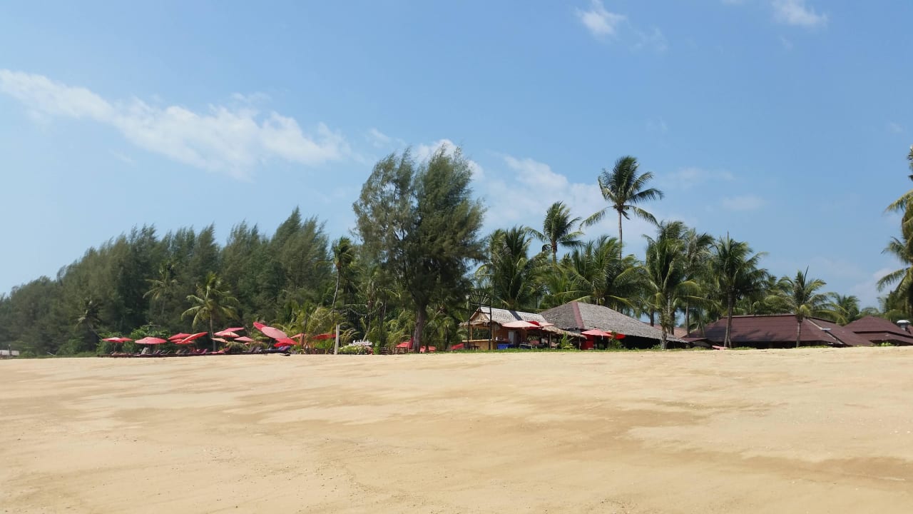 Strand mit Beachbar The Andamania Beach Resort & Spa