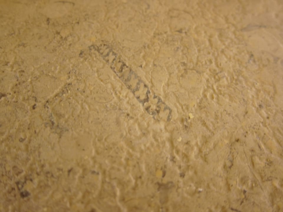 Fossilienabdrücke in den Natursteinstufen Hotel Kempinski Soma Bay