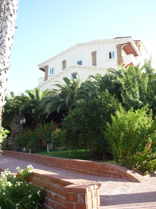 Hotel von außen aus der Anlage Hotel Thalia Unique