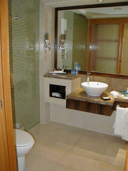 Bad (Toilette, Waschbecken, Spiegel) Hotel Park Plaza Beijing Wangfujing