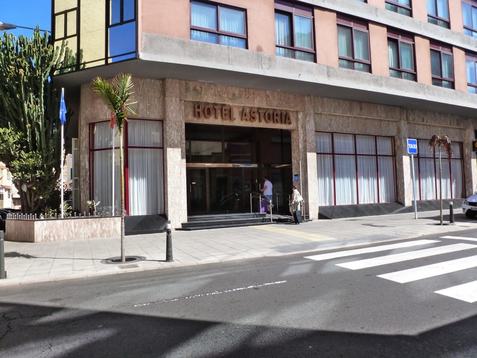 Eingang mit Rampe Bull Astoria