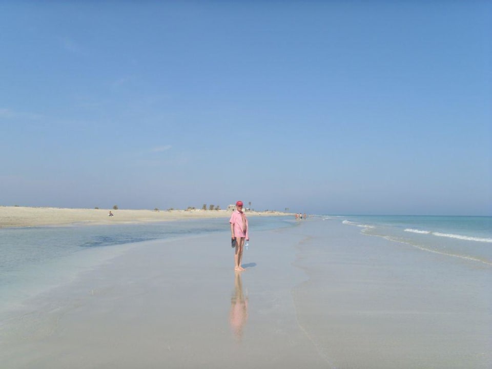 Weitläufiger Strand links vom Hotel weg Radisson Blu Palace Resort & Thalasso Djerba