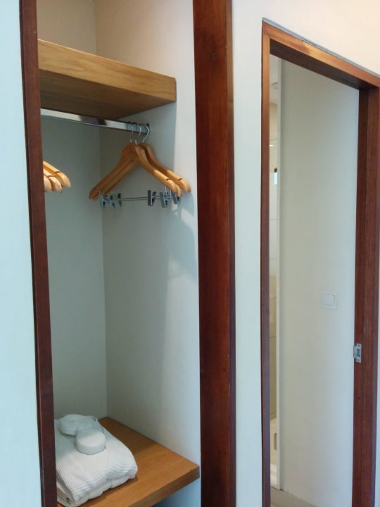 Der kleine offene Kleiderschrank Radisson Blu Poste Lafayette Resort & Spa - Adults only