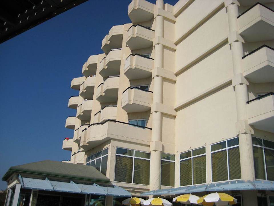 Front view Tasia Maris Gardens