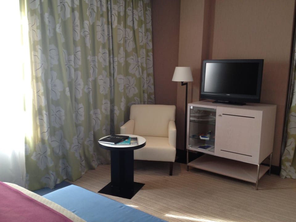 Sitzecke und TV GPRO Valparaiso Palace & Spa