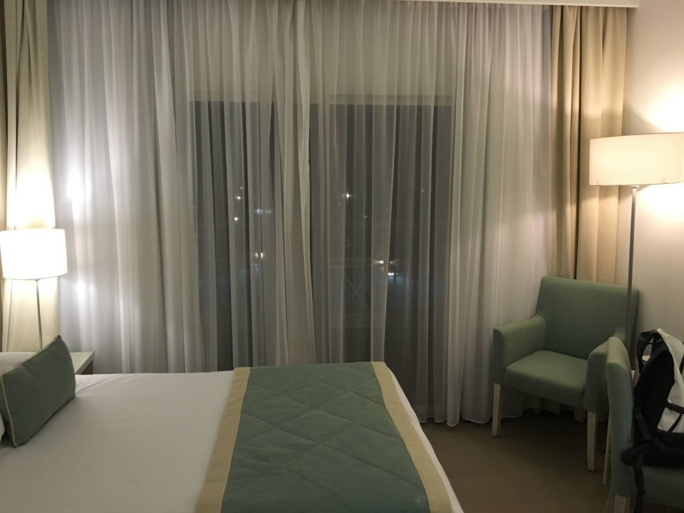 Bett, Blick zum Balkon Jaz Aquaviva