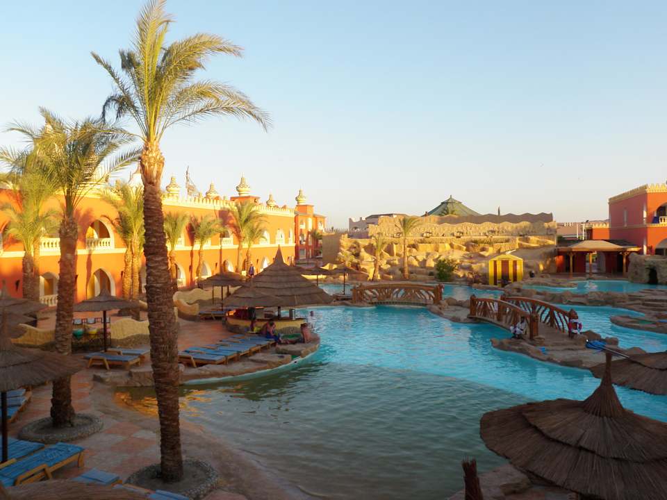 Basen główny Pickalbatros Alf Leila Wa Leila Resort - Neverland Hurghada