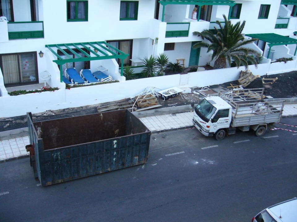 Schöne Baustellen beidseitig Apartments Galeon Playa