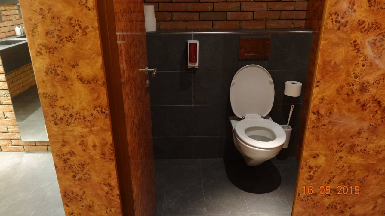 WC Riverside Hotel