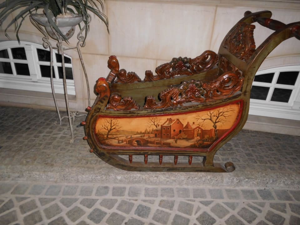 Alter Schlitten im Burghotel Burghotel Haselünne