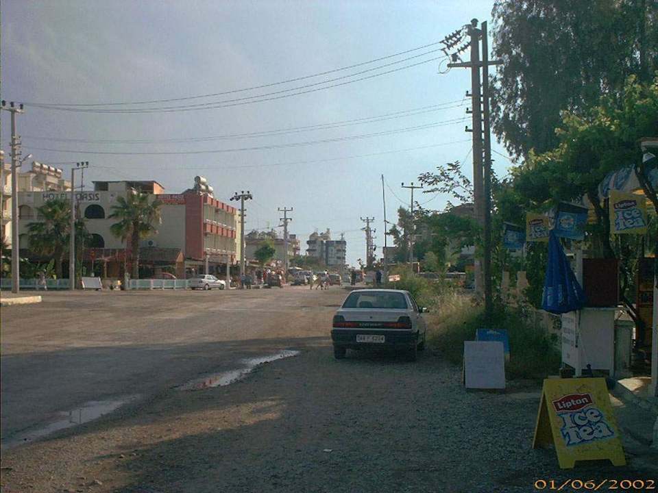 Straße vor dem Hotel Orient Life Resort Hotel