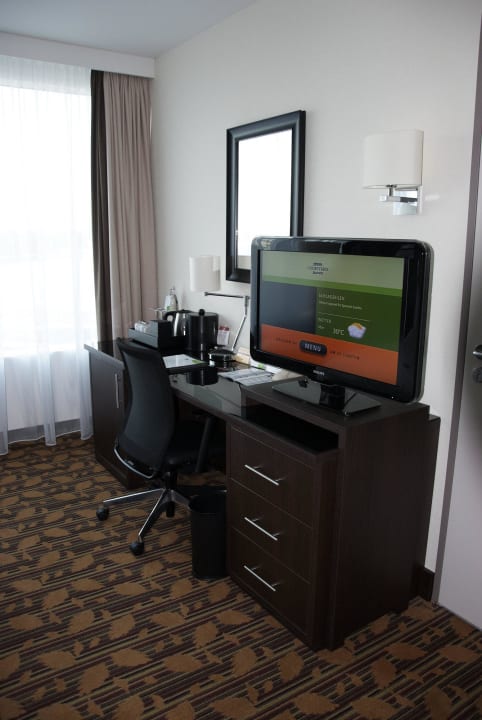 TV Courtyard by Marriott Hannover Maschsee