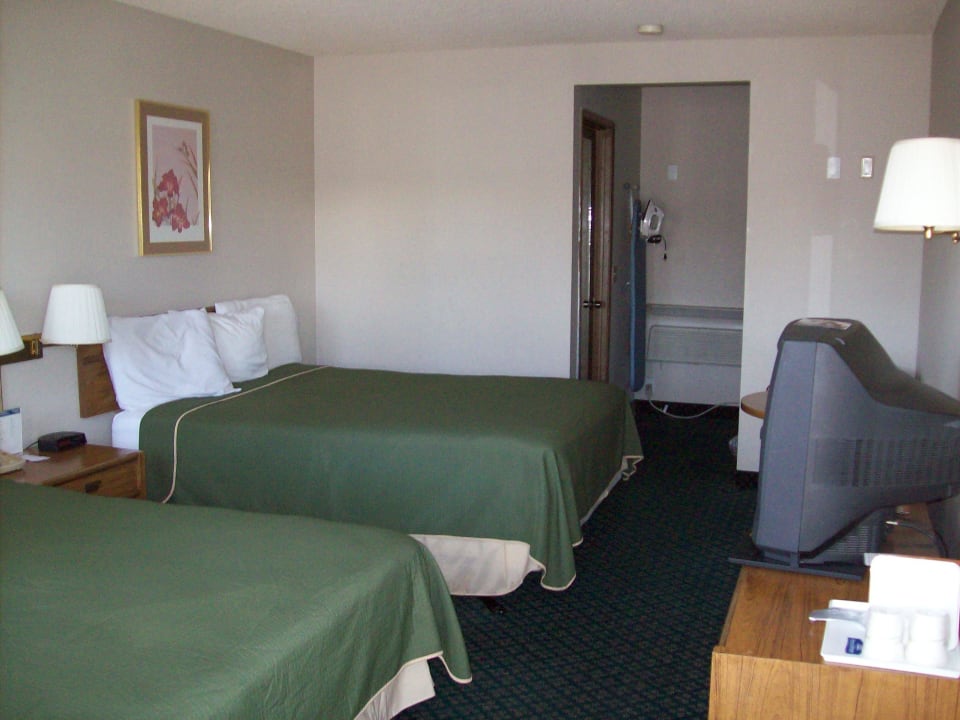 Klein aber ordentlich und sauber Hotel Howard Johnson Express Inn Redding