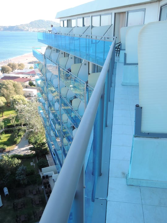 Man konnte von Balkon zu Balkon gehen... Hotel Calypso Beach