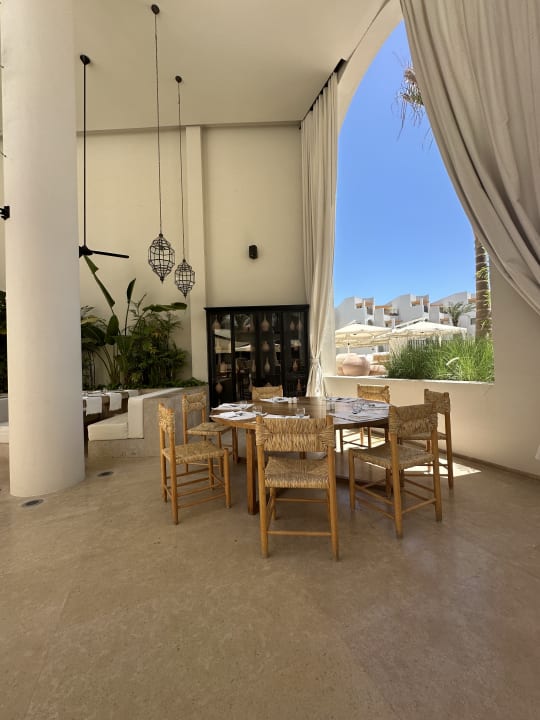 Gastro Serry Beach Resort