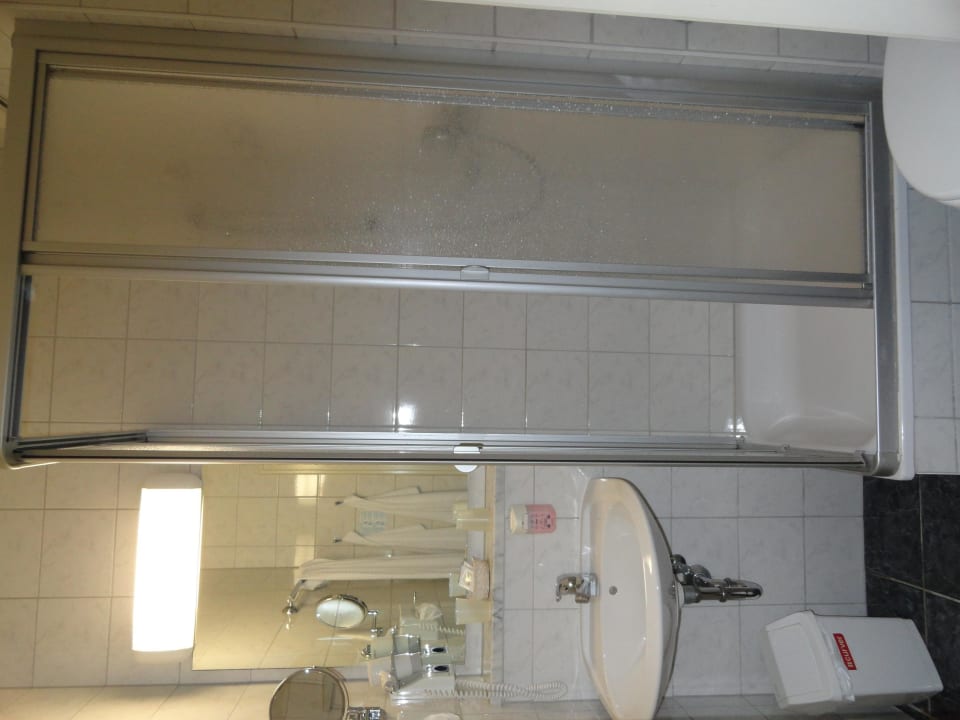 Badezimmer Hotel Vier Jahreszeiten