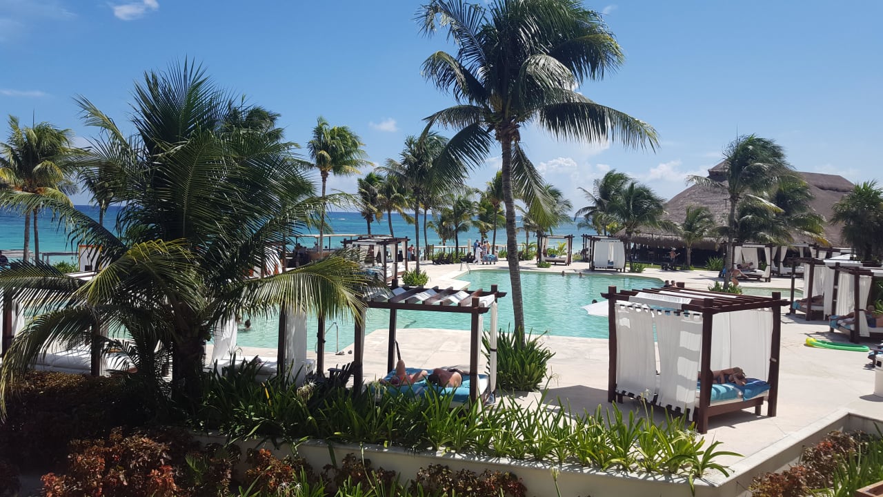 Schöne Poolanlage  Akumal Bay Beach & Wellness Resort