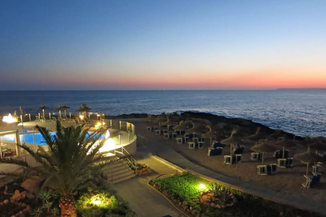 Stimmungsvoller Blick vom Balkon am Abend Universal Hotel Cabo Blanco - Adults Only