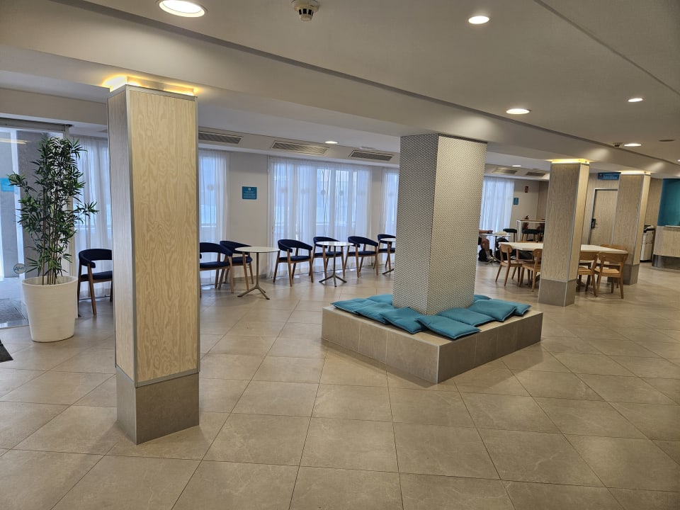 Lobby Ahoi! Urban Beach Hotel