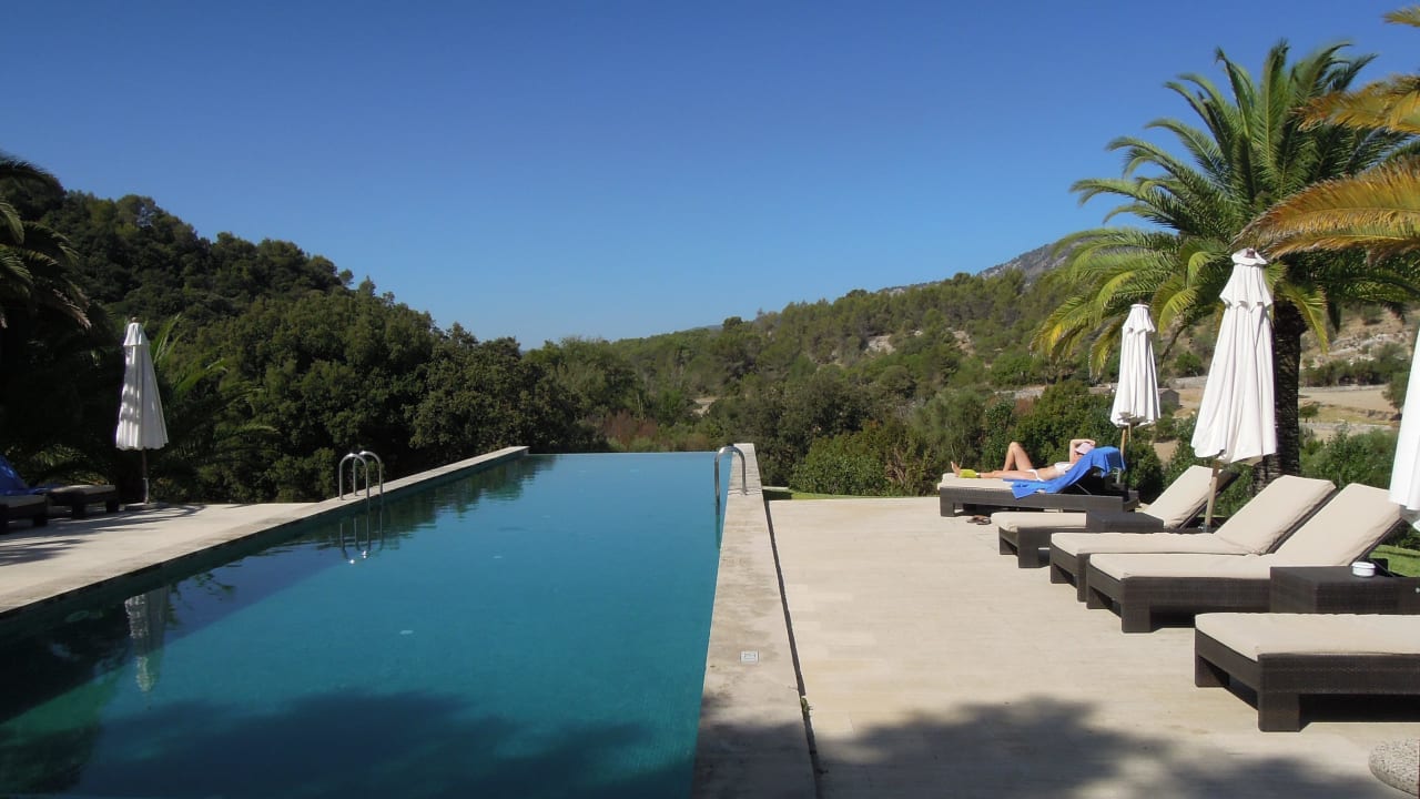 Blick vom Pool ins Tal Hotel Monnaber Vell