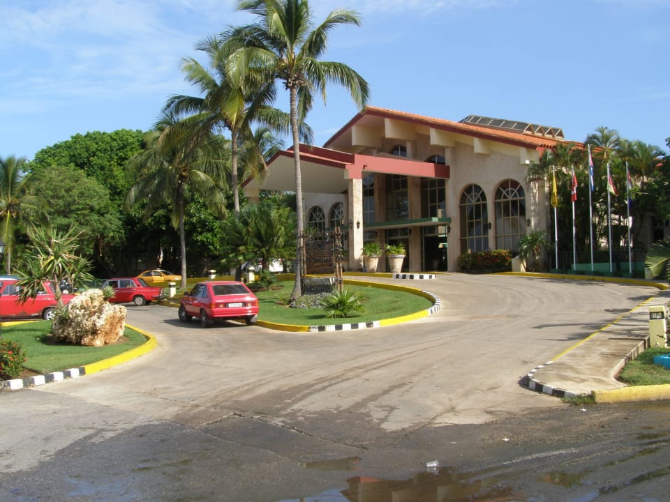 Auffahrt zum Hotel Hotel Gran Caribe Club Kawama