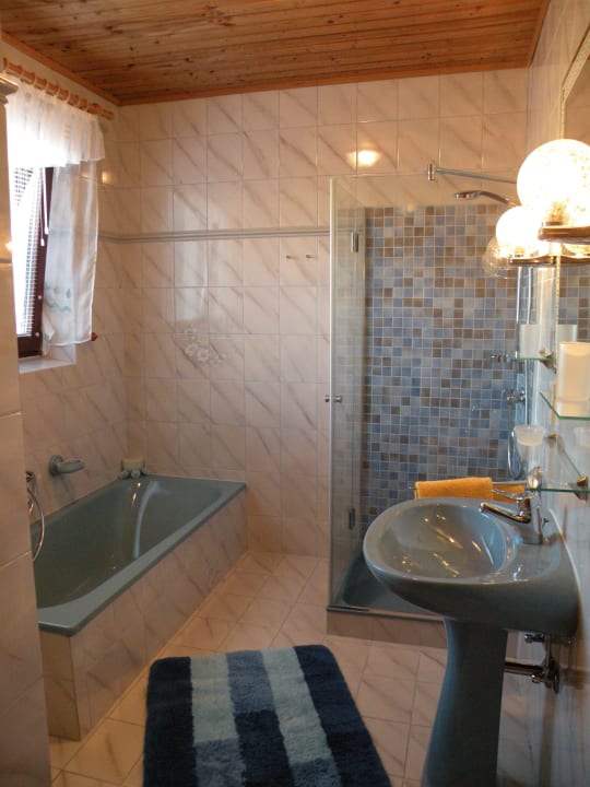 Badezimmer - Familienzimmer Frühstückspension Porranzl