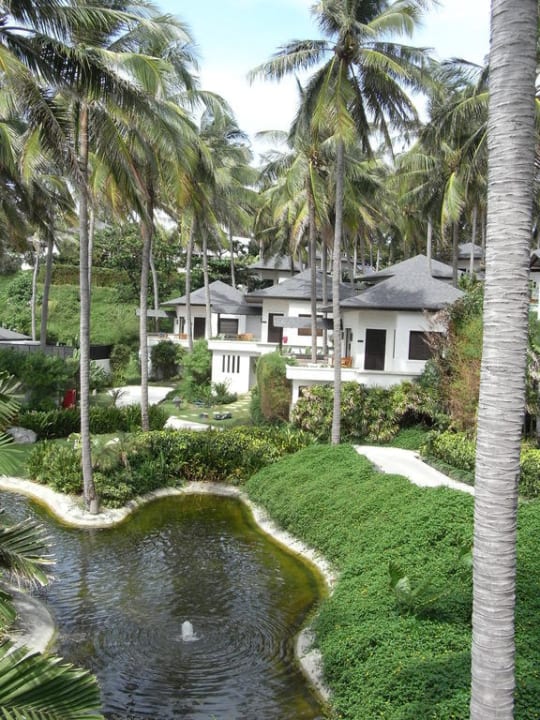 Blick auf die Gartenanlage Hotel The Racha