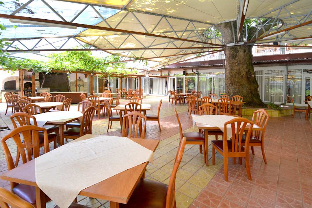 Gastro Hotel Estreya Residence