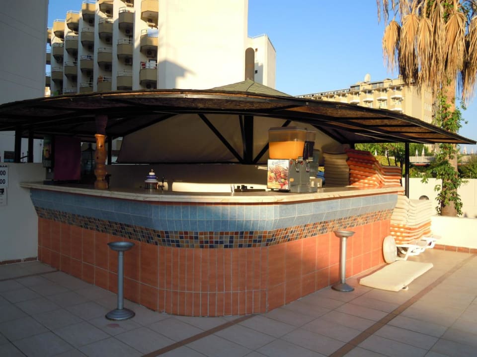 Bar przy basenie Club Hotel Mirabell