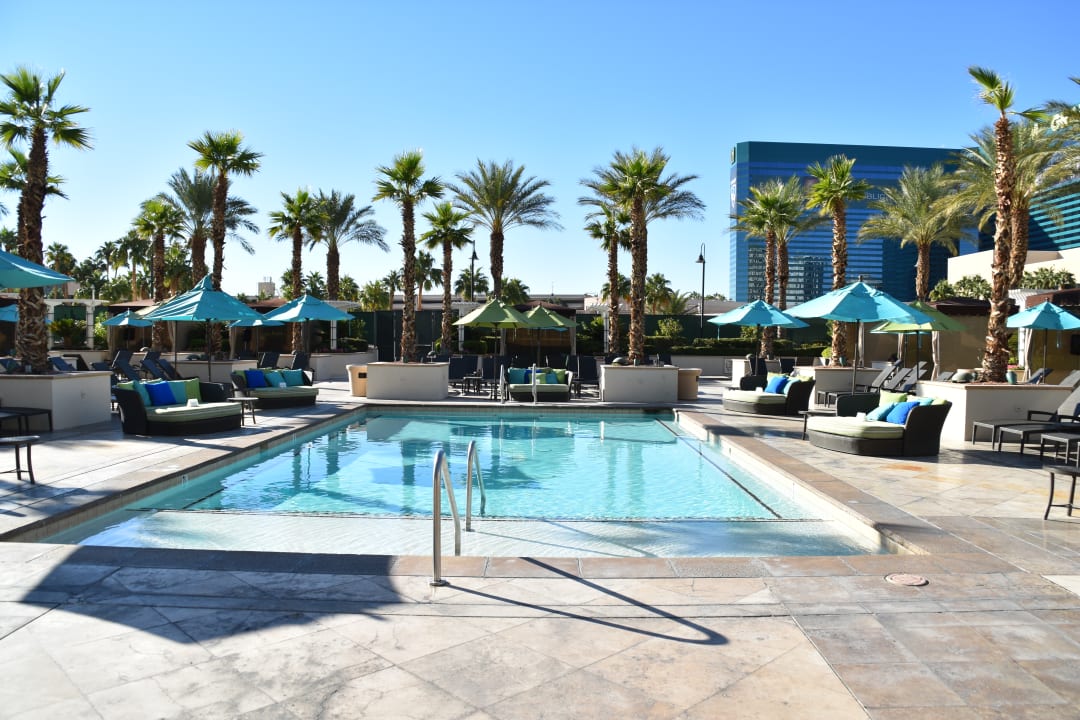 pool-the-signature-at-mgm-grand-las-vegas-holidaycheck-nevada-usa