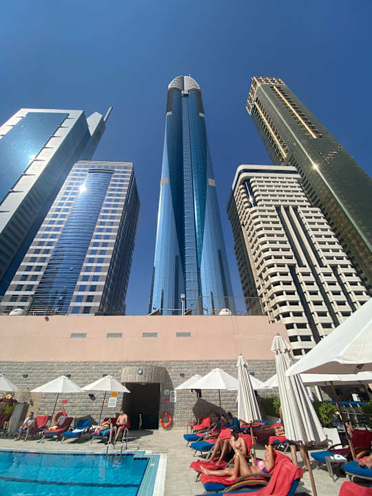 Pool Rose Rayhaan by Rotana