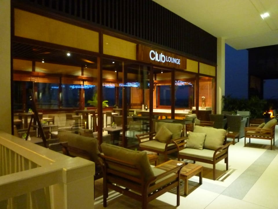 An der Lobbybar The Cliff Resort & Residences