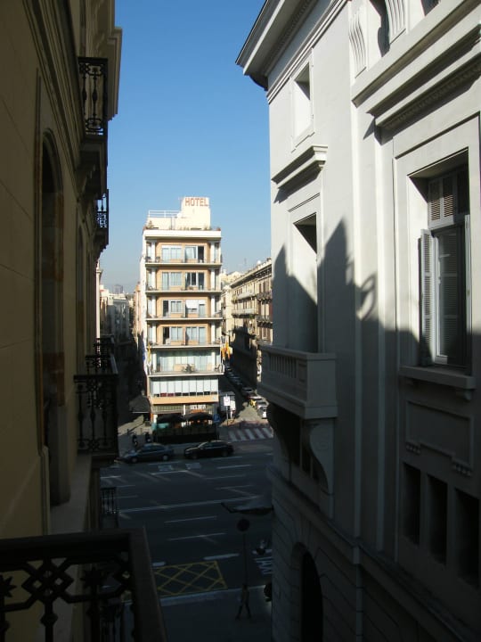 Ausbilck Zimmer 302 mit minni Balkon Hotel Ciutadella Barcelona
