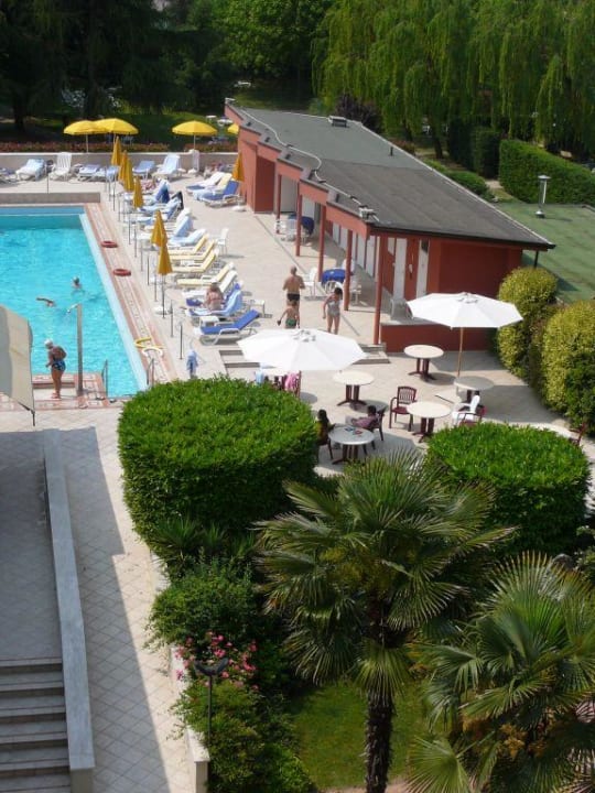 Außenschwimmbad und Garten Hotel Terme Venezia