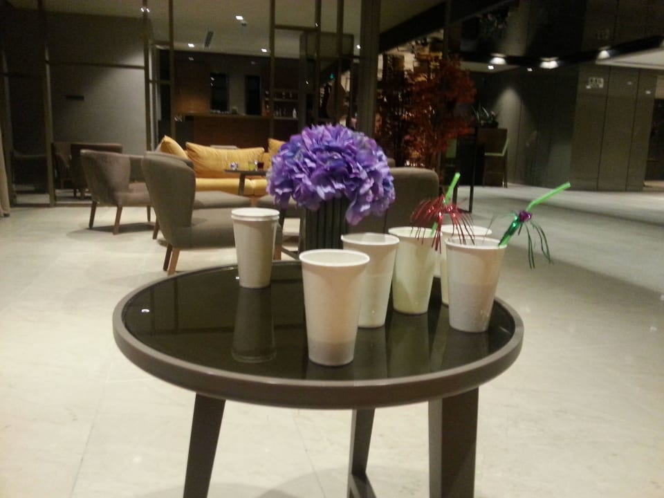 Nur zum Abendessen gibt es Gläser. Calimera Serra Palace