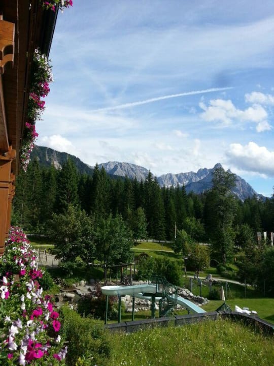 Blick auf die Pool Rutsche Zugspitz Resort