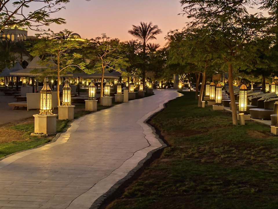 Gartenanlage The Grand Palace - Adults only