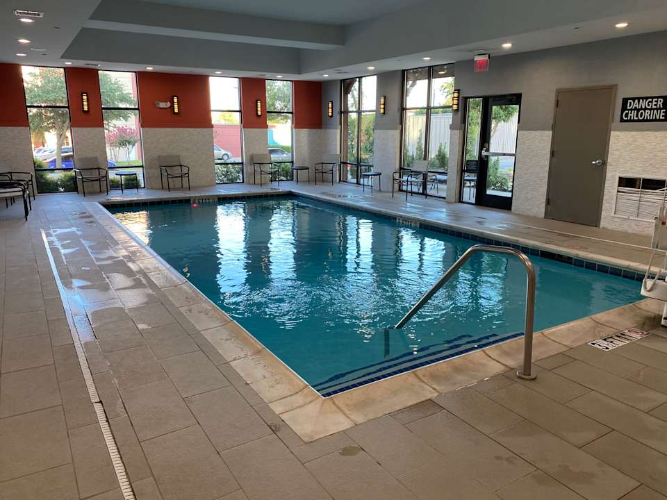 Pool Hampton Inn & Suites Dallas-Central Expy/North Park Area