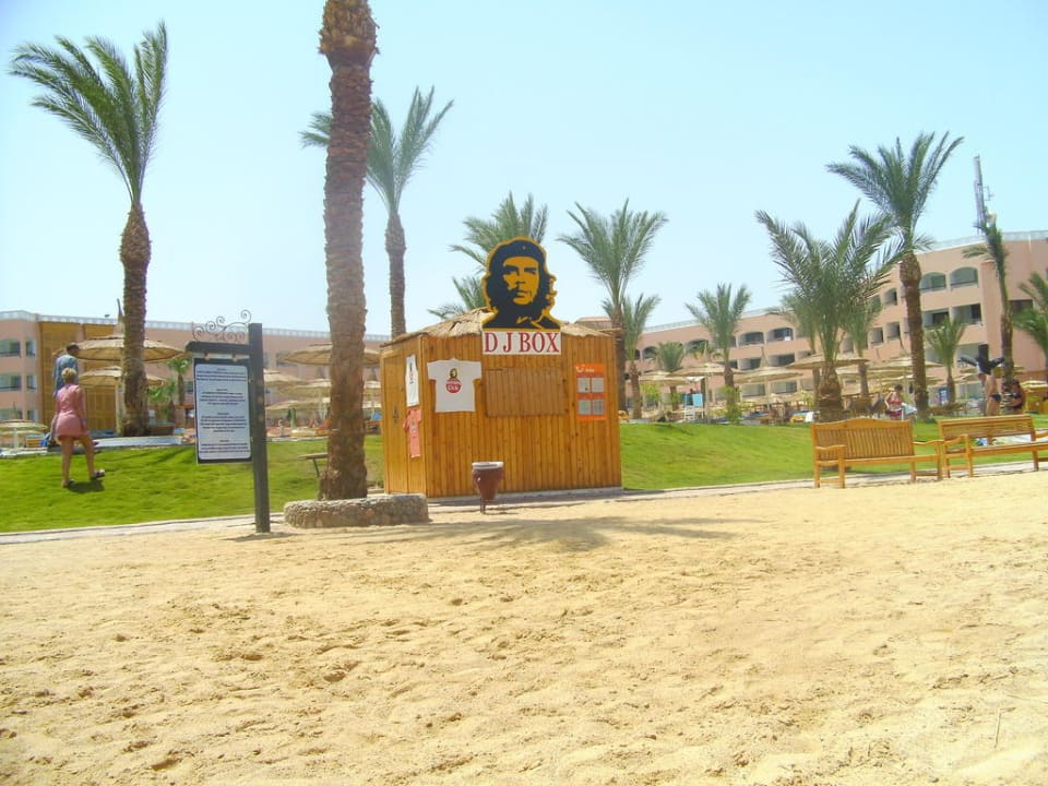 Dj Box, hier machen DJ Momo und DJ Sharker Musik Beach Albatros Resort