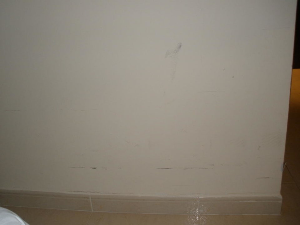 Verdreckte Wände CM Playa del Moro