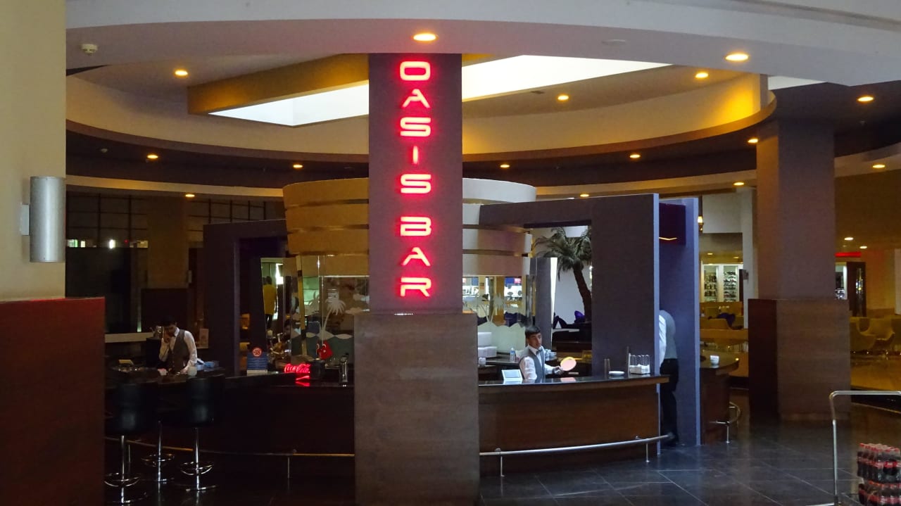 Oasis Bar Limak Lara Deluxe Hotel & Resort