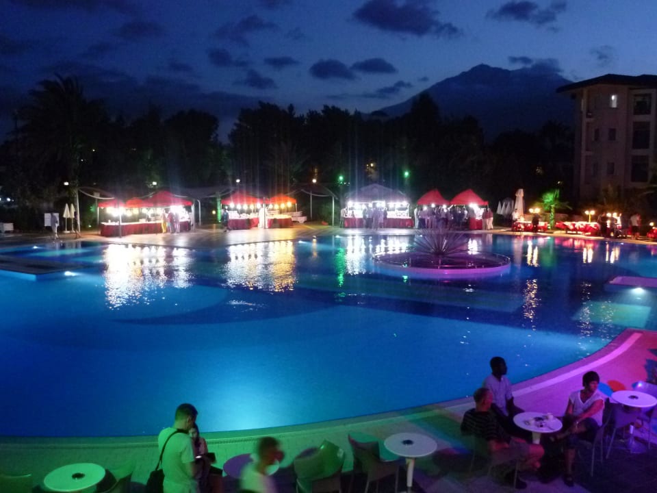 Türkischer Abend am Pool Le Jardin Resort