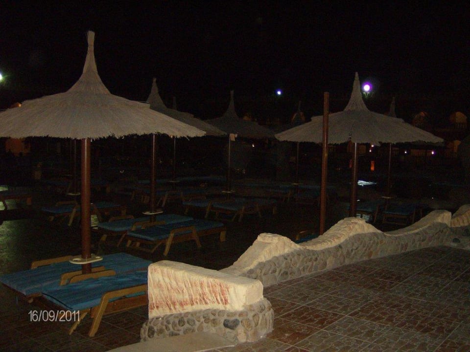 Basen aktywny nocą Pickalbatros Alf Leila Wa Leila Resort - Neverland Hurghada