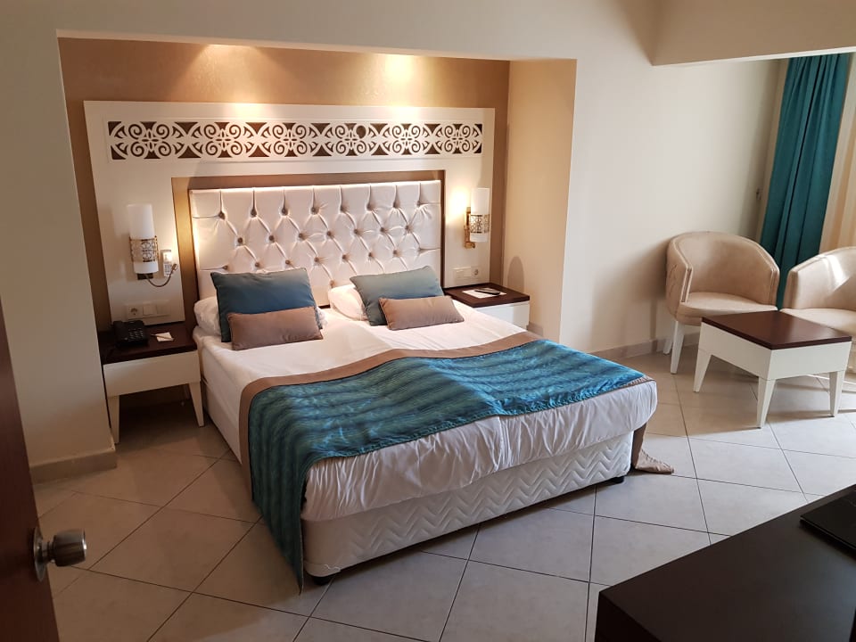 Zimmer Kamelya Aishen Club