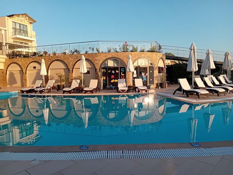 Pool Istion Club & Spa